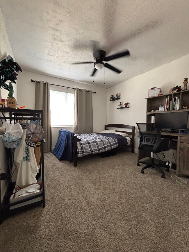 Building Photo - 2063 Oak Meadow Cir