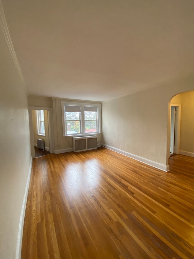 Building Photo - 2001 Commonwealth Ave