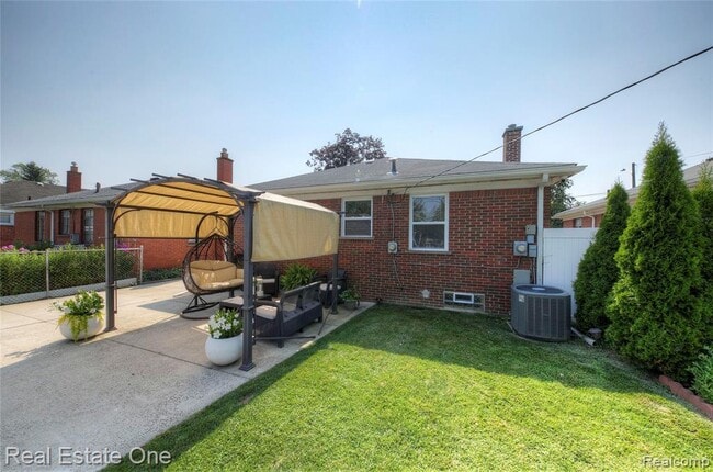 Building Photo - 8126 Dale St