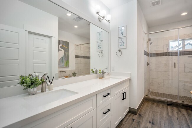 Building Photo - 5217 Pinemont Creek Ln