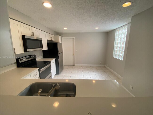 Building Photo - 1575 Veracruz Ln