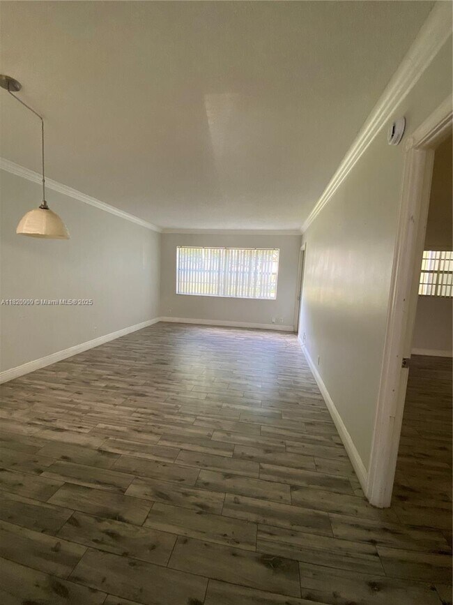 Building Photo - 5181 W Oakland Park Blvd
