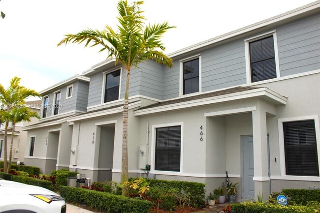 Building Photo - 470 NE 12th St