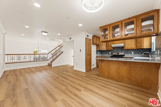 Building Photo - 11738 Valley View Ave