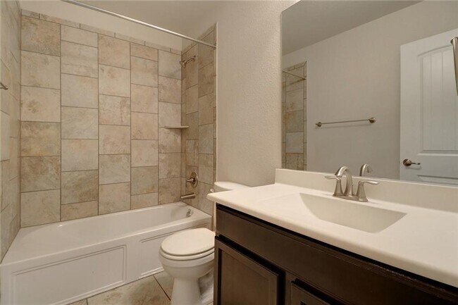 Building Photo - 330 Briar Park Dr