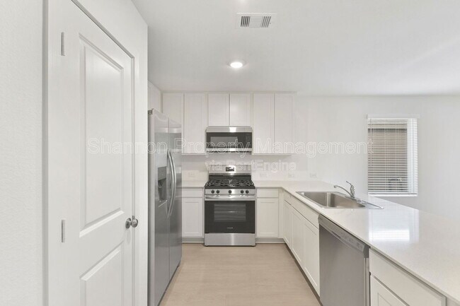 Building Photo - 253 Douglas Hls Dr