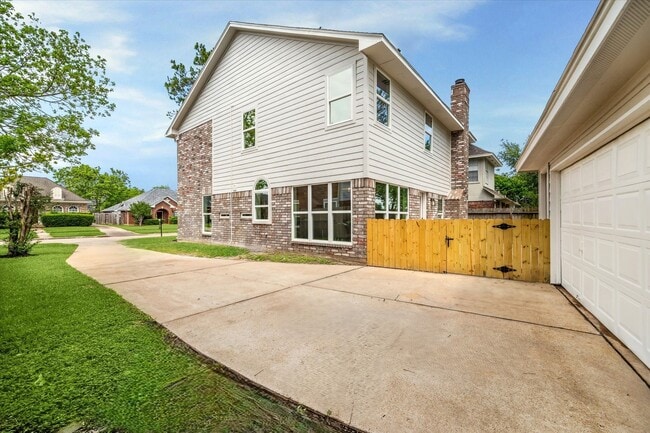 Building Photo - 6806 Flowermound Dr