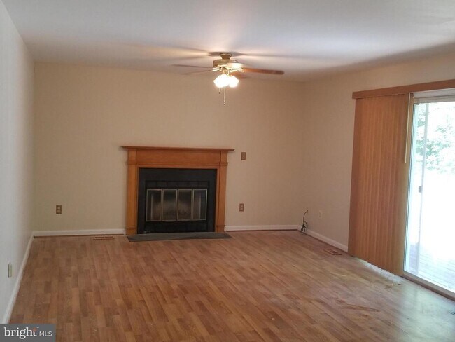 Building Photo - 16 Twin Lake Ct