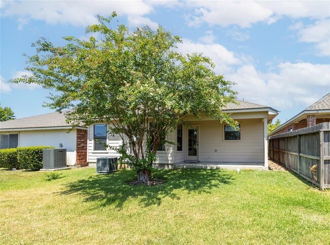 Building Photo - 119 Golfview Ct
