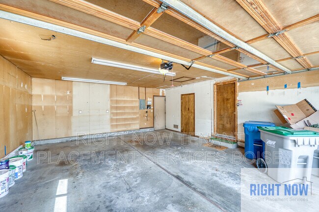 Building Photo - 10763 Hinsdale St