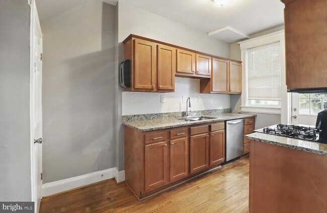 Building Photo - 809 Jefferson St NW