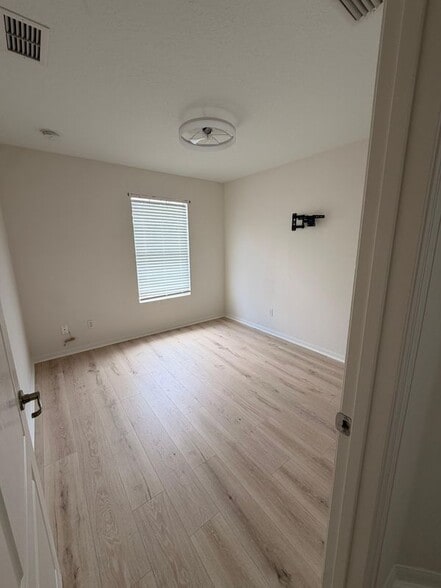 Building Photo - 5011 58th Terrace E