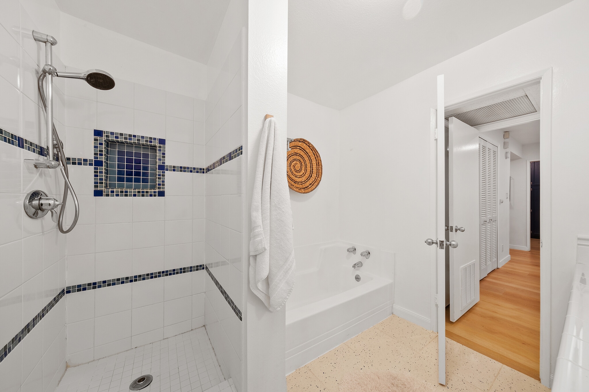 Building Photo - 2929 Waverly Dr