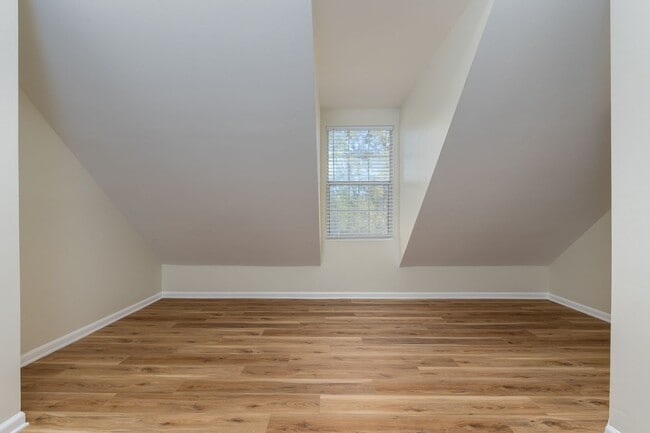 Building Photo - Beautifullly renovated home with easy access to I-26