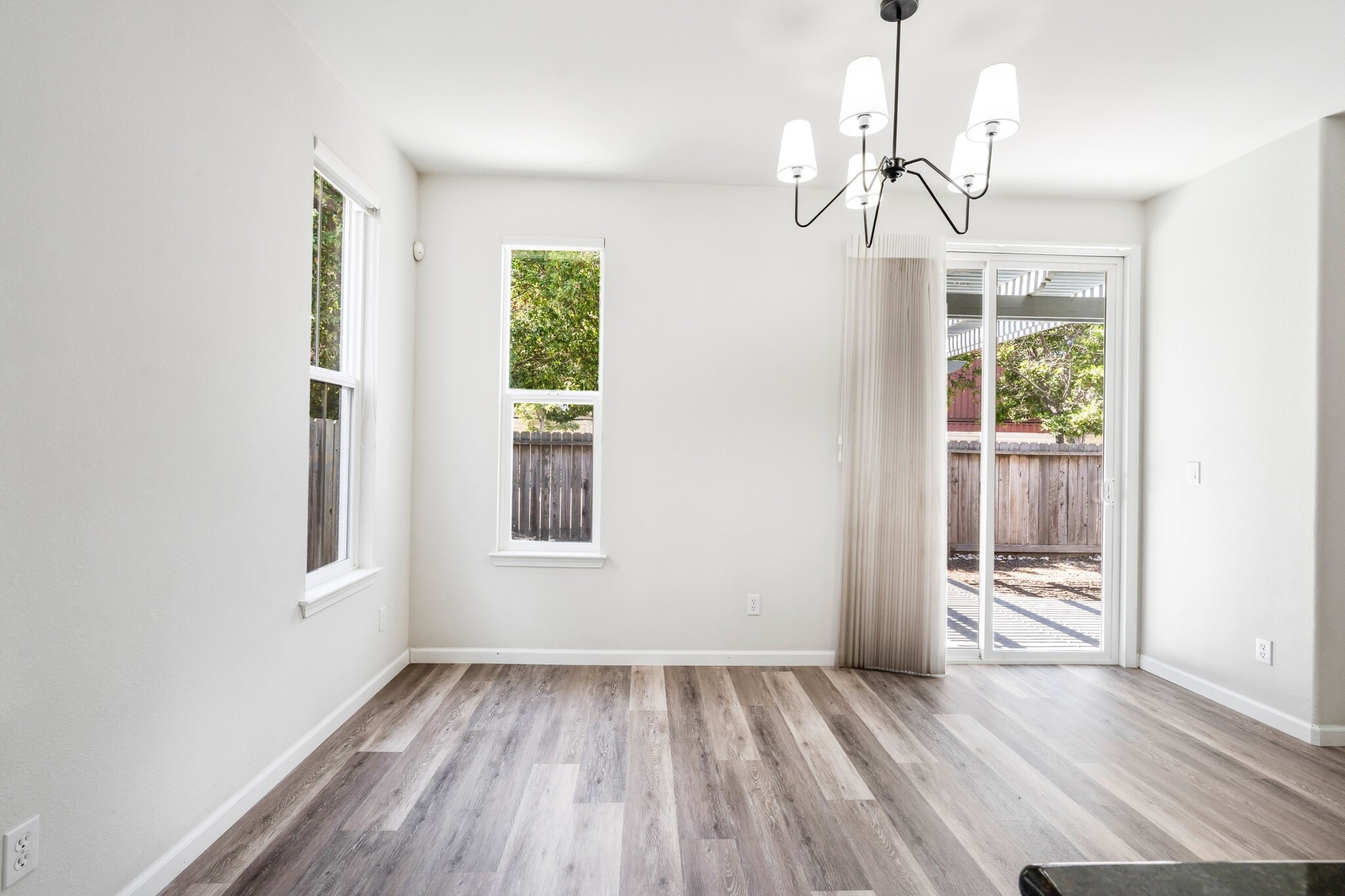 Building Photo - 9437 Dunbar Dr