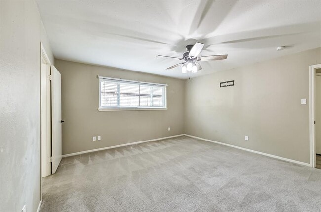 Building Photo - 5347 Lincoln Green Dr
