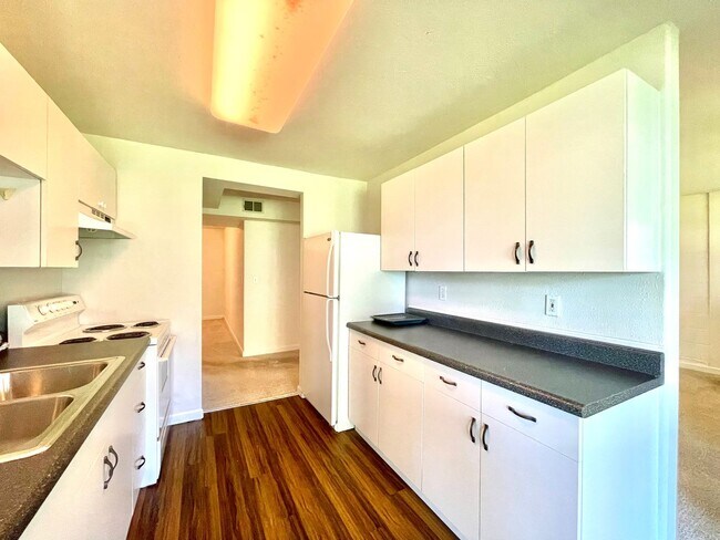 Building Photo - Mid-Century Gem in Kirkland’s Everest Park