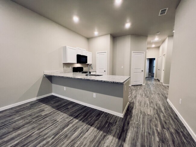 Building Photo - 2102 N Avenue K