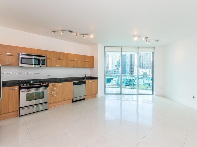 Building Photo - 350 S Miami Ave