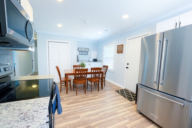 Building Photo - 3830 Manchester Dr