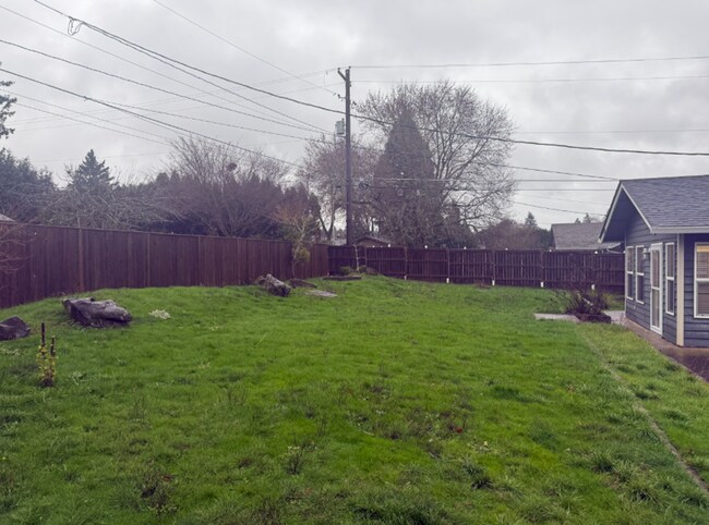 Building Photo - Charming 3 Bedroom with a Living Room, Sun Room,Huge Fenced Yard & More!