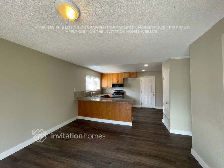 Building Photo - 2760 Orchid St