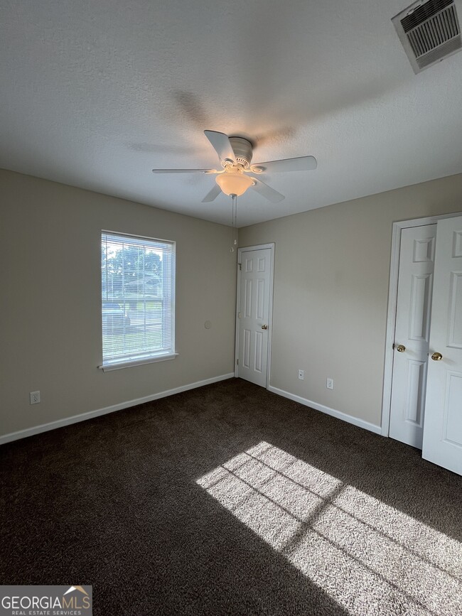 Building Photo - 408 E Lawnwood Ave