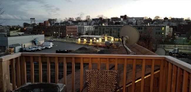 Building Photo - 61 Crescent Ave