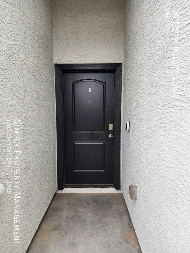 Building Photo - 30939 W Whitton Ave