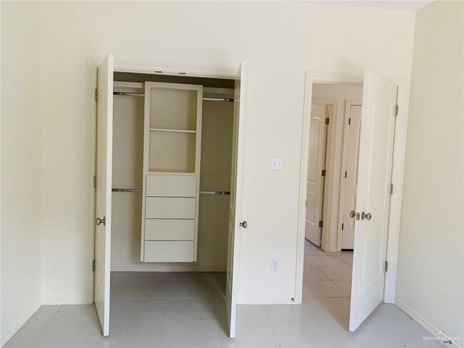 Building Photo - 14 S Michigan St