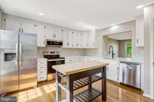 Building Photo - 8478 Battle Ct