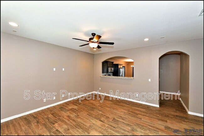 Building Photo - 3741 Loma Adriana