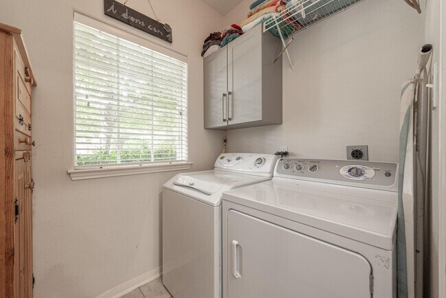 Building Photo - 1310 Big Pines