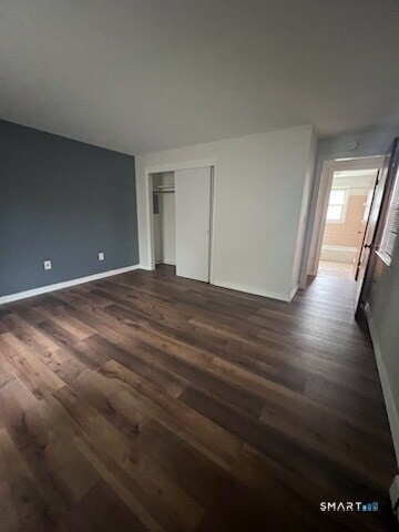 Building Photo - 5 Grandview Dr