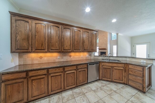 Building Photo - 190 Deer Creek Dr
