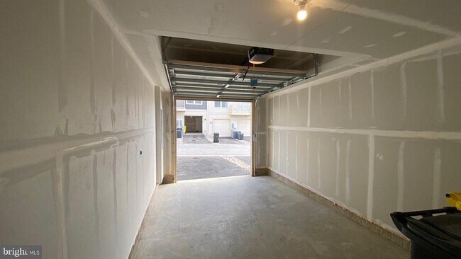 Building Photo - 2550 VERONA Pl