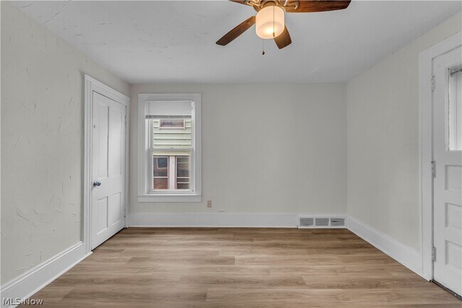 Building Photo - 2018 W 100th St