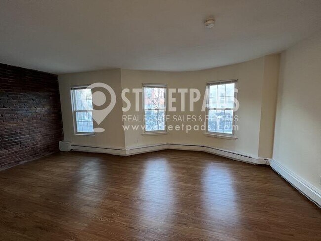 Building Photo - bedroom in Boston MA 02130
