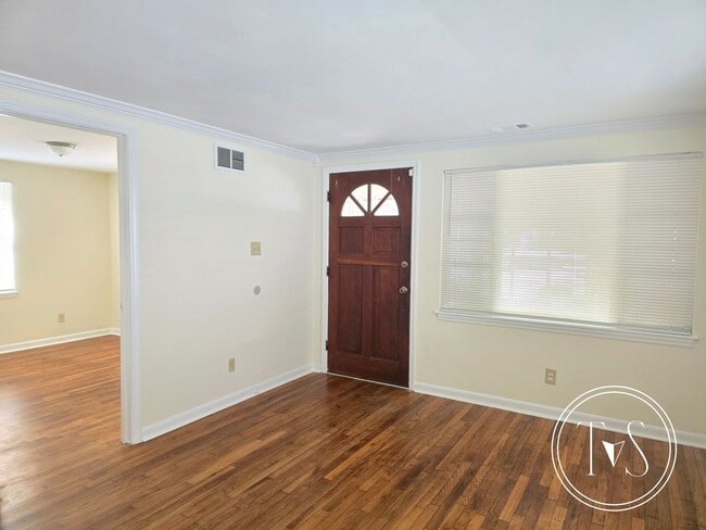 Building Photo - 816 W 48th St