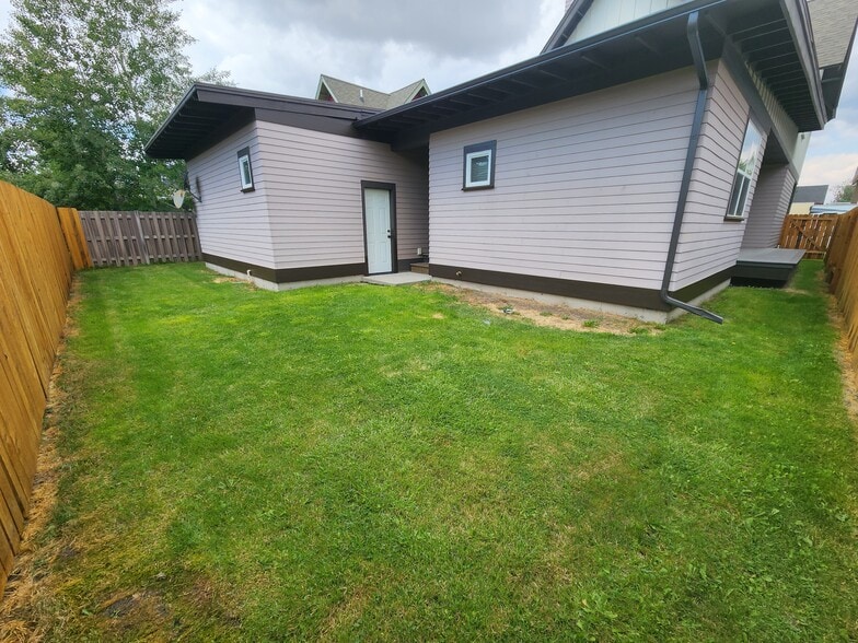 Building Photo - 4224 Benepe St