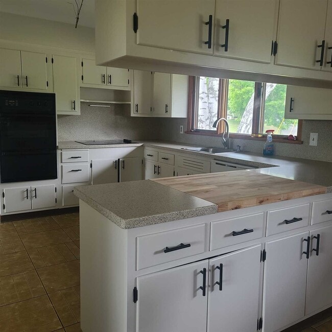 Building Photo - 165 Rokeby Rd