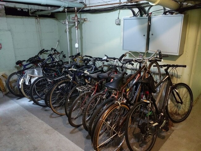 Building Photo - 1BR/1Bth unit. Great location, Right on T, Heat/Hot Water included