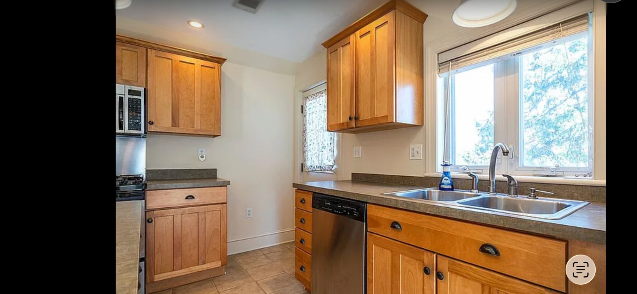 Building Photo - 207 E Main St