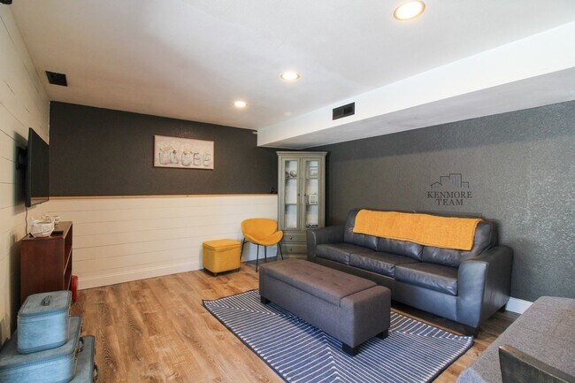 Building Photo - FURNISHED: 5 Bedroom, 2 Bath Home in Kennewick