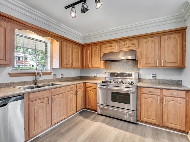 Building Photo - 612 Orangewood Dr