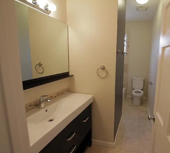 Building Photo - 17 Ashley St