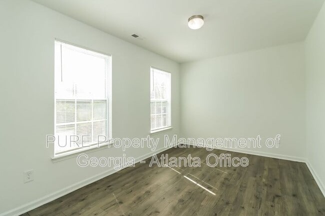 Building Photo - 1702 Stonehaven Cir