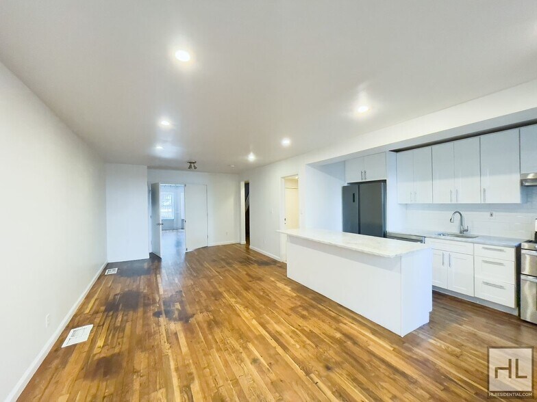 Building Photo - Crown Heights, Brooklyn – Spacious 4-Bedro...
