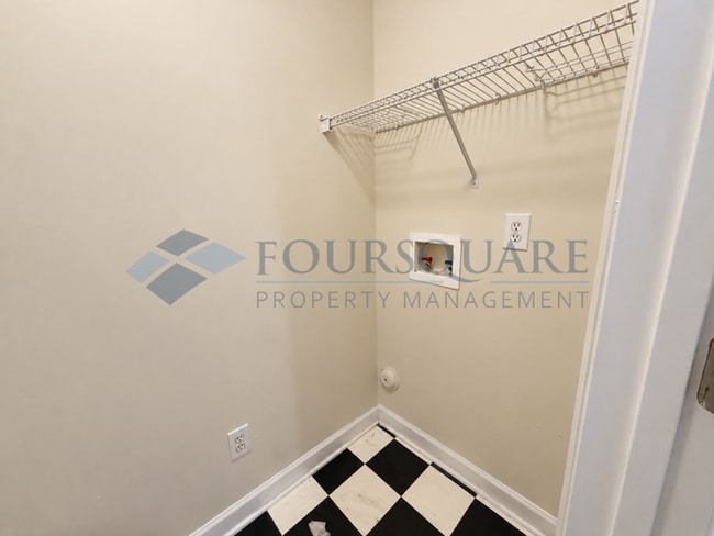 Building Photo - Inviting Townhome with En-Suite Secondary Bedroom, Back Patio & Community Pool – Raleigh Location