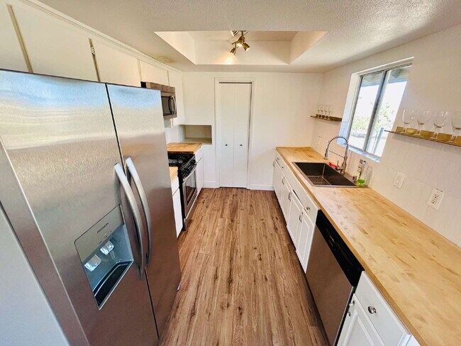 Building Photo - Beautiful 4 Bedroom House for rent in South Joshua Tree